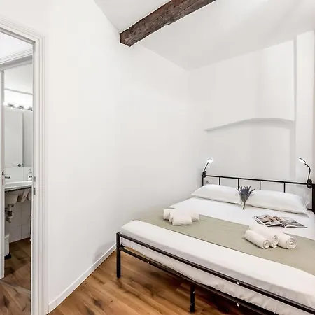 아파트 Old Town Living In Historic Center & A/C - Happy Rentals *