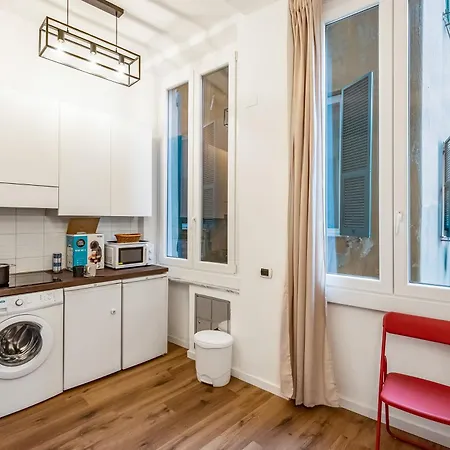 Old Town Living In Historic Center & A/C - Happy Rentals * 제노바