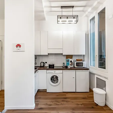 Old Town Living In Historic Center & A/C - Happy Rentals 아파트