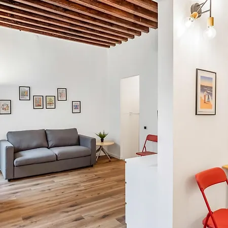 Old Town Living In Historic Center & A/C - Happy Rentals 아파트 제노바